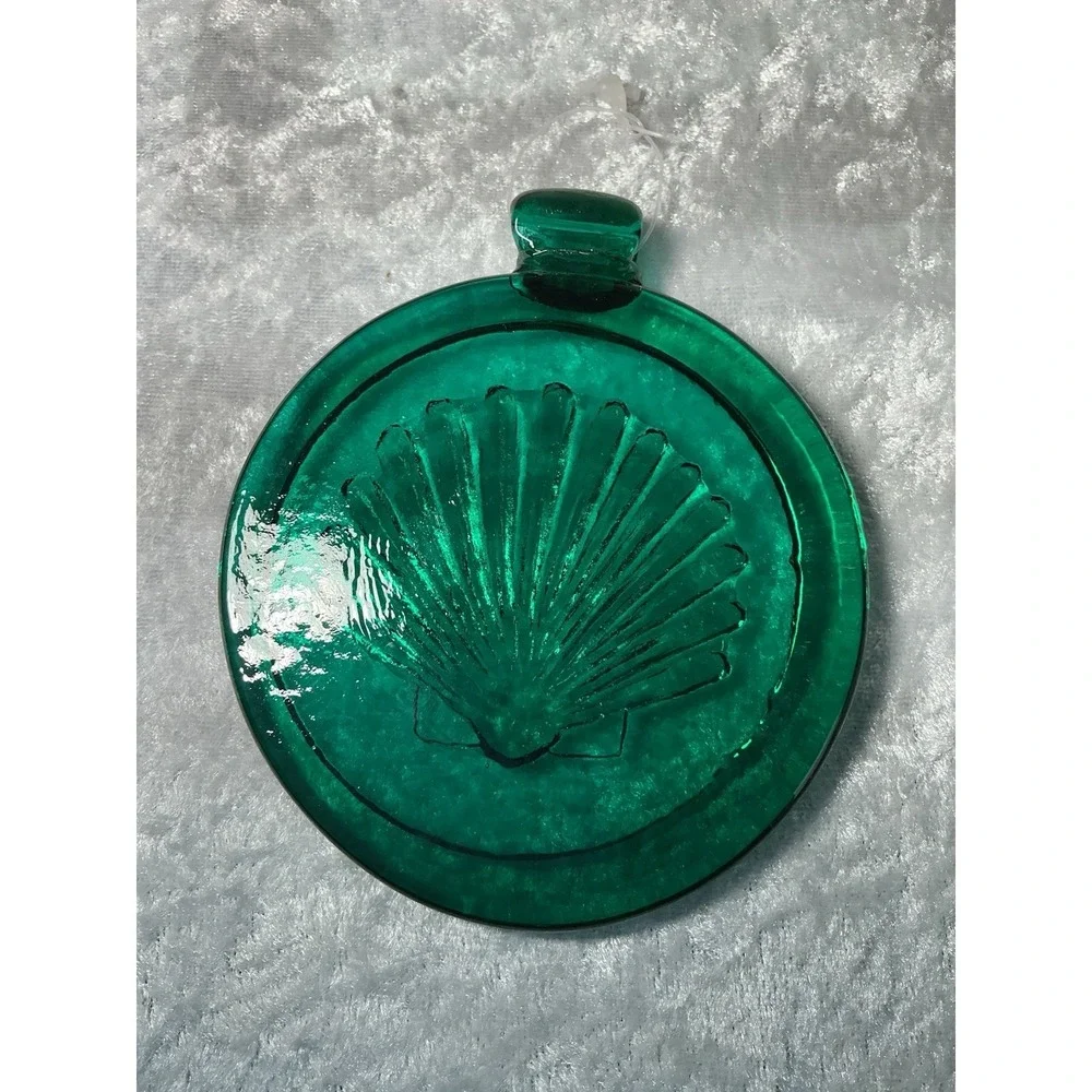 Vintage Pressed Glass Ocean Sea Shell Emerald Green Suncatcher Unbranded 4" - Picture 1 of 3